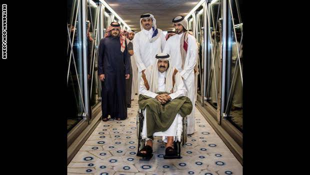 الشيخ حمد آل ثاني يعود إلى قطر بعد رحلة العلاج