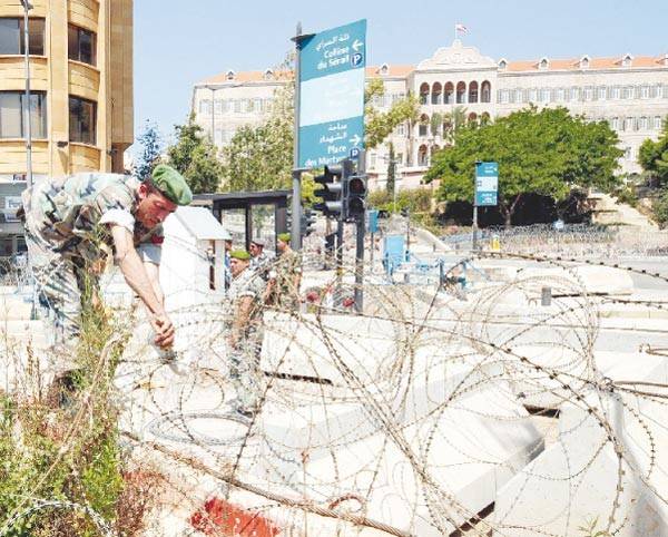 إزالة العوائق الحديدية من محيط السراي