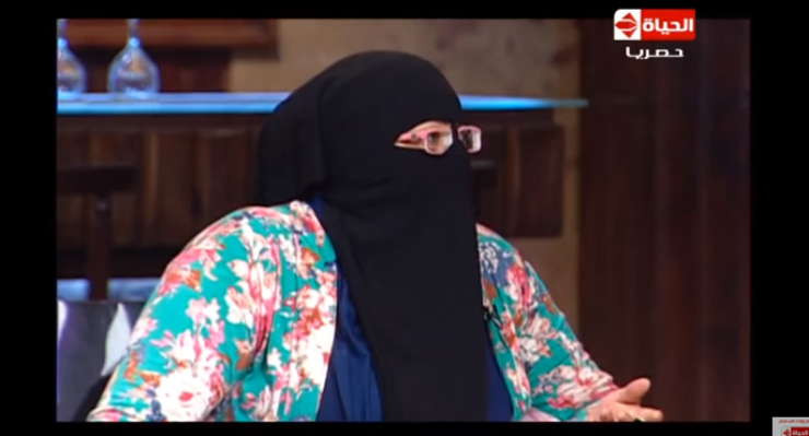 فيديو- فتاة تتفاجأ بصورها على المواقع الإباحية والسبب؟!