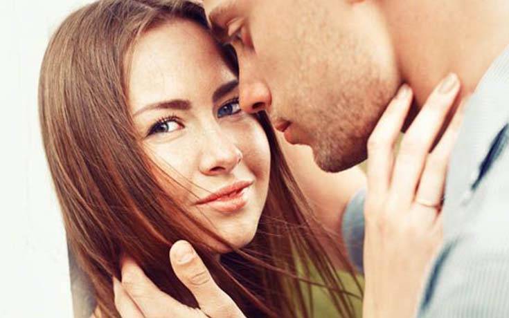 كيف تجعلين من تحبين يلاحقك ويسعى وراءك؟