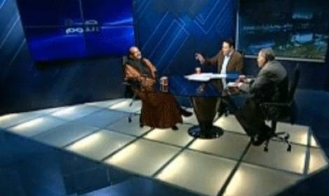بالفيديو عراك بالايدي بين الوحش ومدعي النبوة