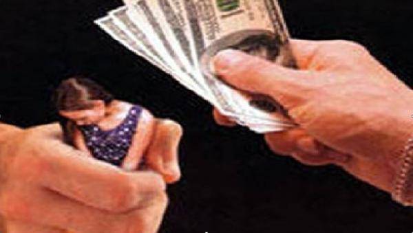 في سوق عفيف الطيبي..استغلّ بساطتها 15 عاما وهكذا كافأ إخلاصها