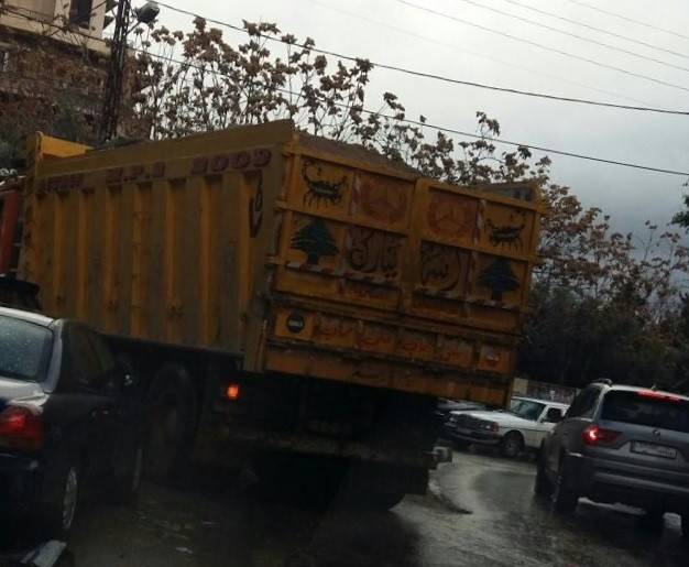 ضبط شاحنة نفايات في أبي سمراء و3 سوريين
