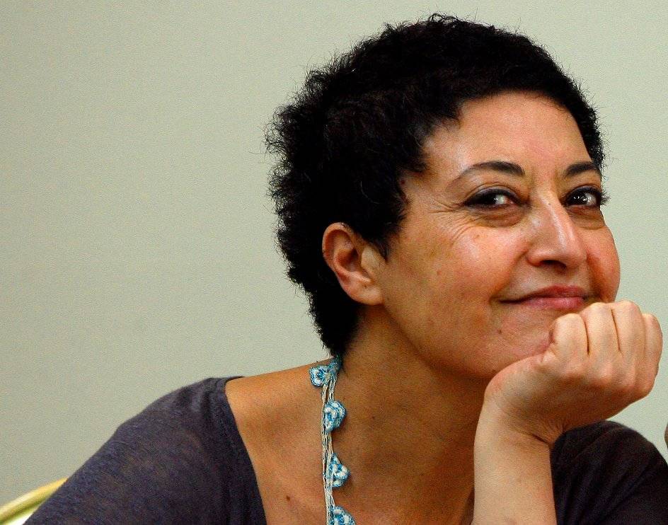 “بشعة وبيتها بعيد”