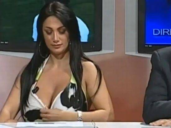 بالفيديو ..معلقة رياضية مثيرة  اكتسبت شهرة واسعة في ايطاليا
