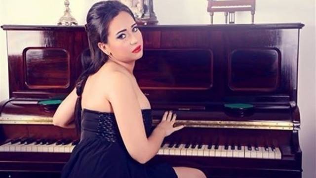 ممثلة عربية تُنجب طفلها بدون زواج؟!