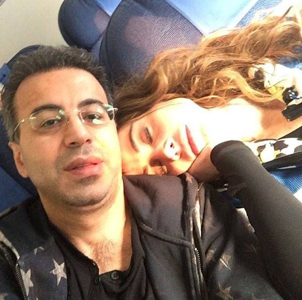 بالصورة - طارت أنابيلا غافية على كتف زوجها ... !