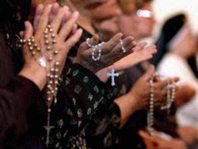 تدمير صلبان في مقبرة مسيحية في القدس