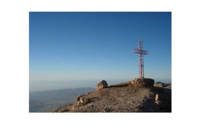 مهم جداً: توضيح بشأن صليب فاريا الذي قيل أن قُطع وسُرق… وجاء التوضيح مباشرة من مختار فاريا