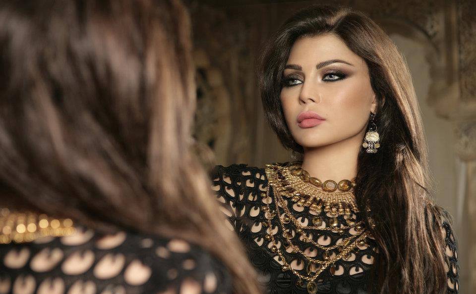 بالفيديو: رقص هيفاء وهبي المثير بالملاية المصرية يشعل مواقع التواصل!