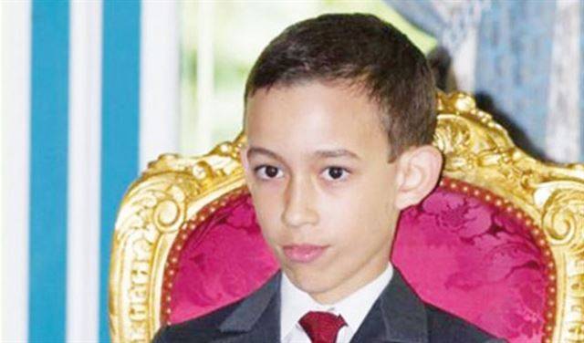 بالفيديو.. الأمير مولاي حسن يرفض تقبيل المسؤولين يده