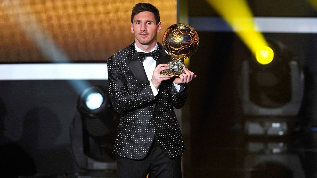 بالفيديو: شاهد لحظة تتويج ميسي كأفضل لاعب في عام 2015