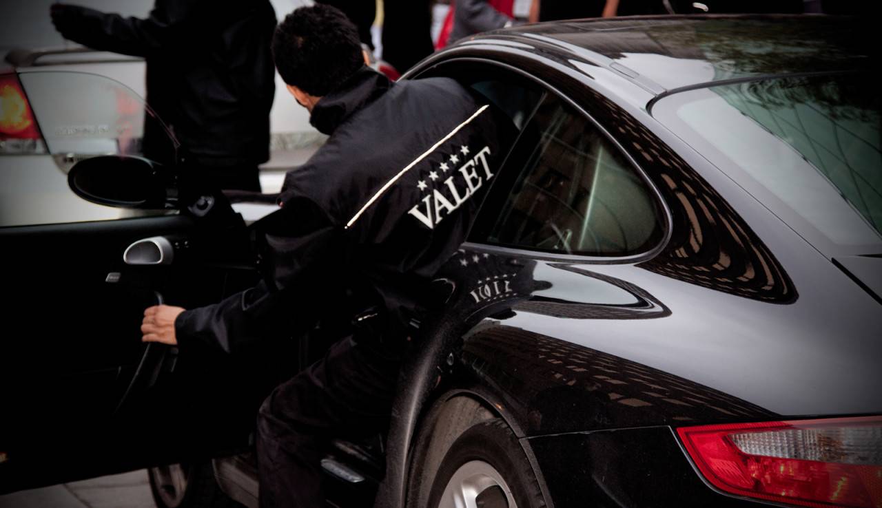 "Valet parking" لبنان.. "كمشتك لوين هربان"!!