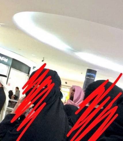 بالصور- ممثلة تسبب أزمة بمول في الرياض وهيئة الأمر بالمعروف والنهي تتدخل!
