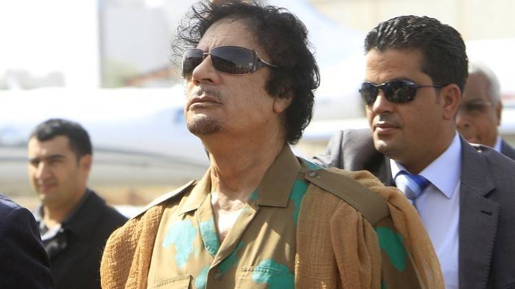 القذافي: أنفاسكم تلاحقني كالكلاب المسعورة!