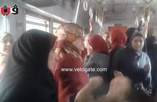 مصر : الاحذية تنهال على متحرش في قطار .. فيديو