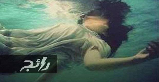 ما قصة الأب السوري الذي رمى ابنته في عرض البحر؟