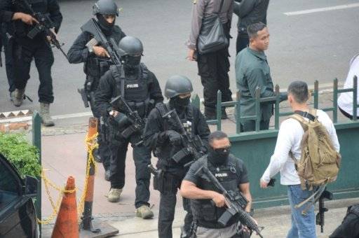 سبعة قتلى في تفجيرات بعضها انتحاري هزت العاصمة الاندونيسية