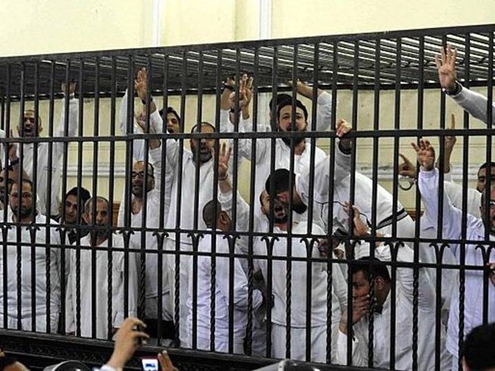 ‘السيسي‘ يرى السجون أهم من التنمية .. !