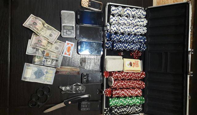 في الضاحية.. شقيقان يروجان المخدرات بحرفية