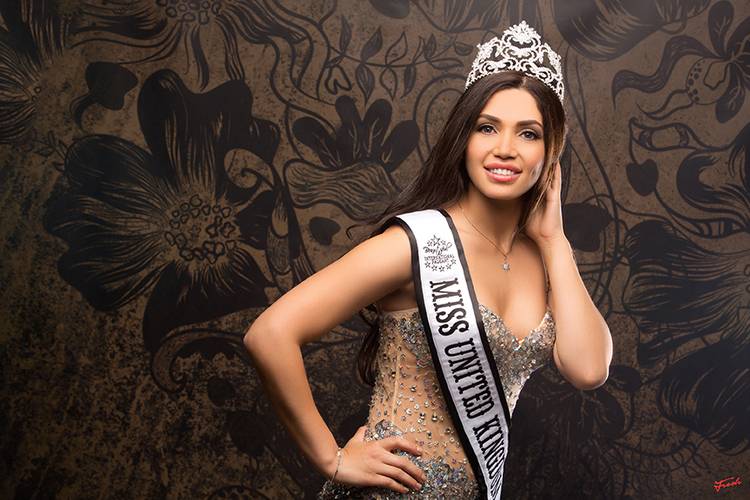 ممثل مصري ساعد ملكة جمال بريطانيا.. من يكون؟