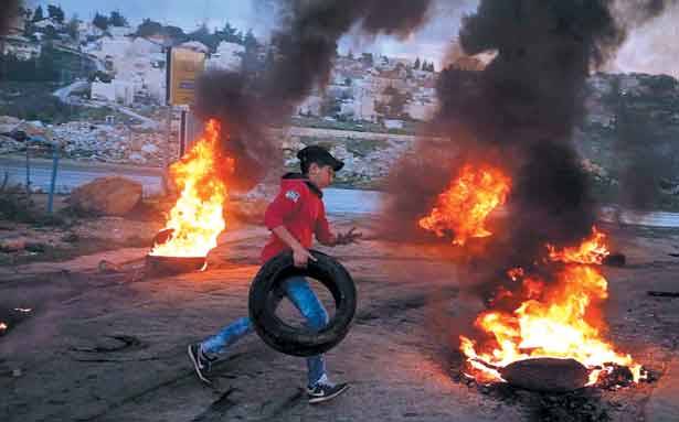 فلسطين... حرب هدم المنازل مُستمرّة
إستشهاد فلسطينيين عند الحدود مع غزّة