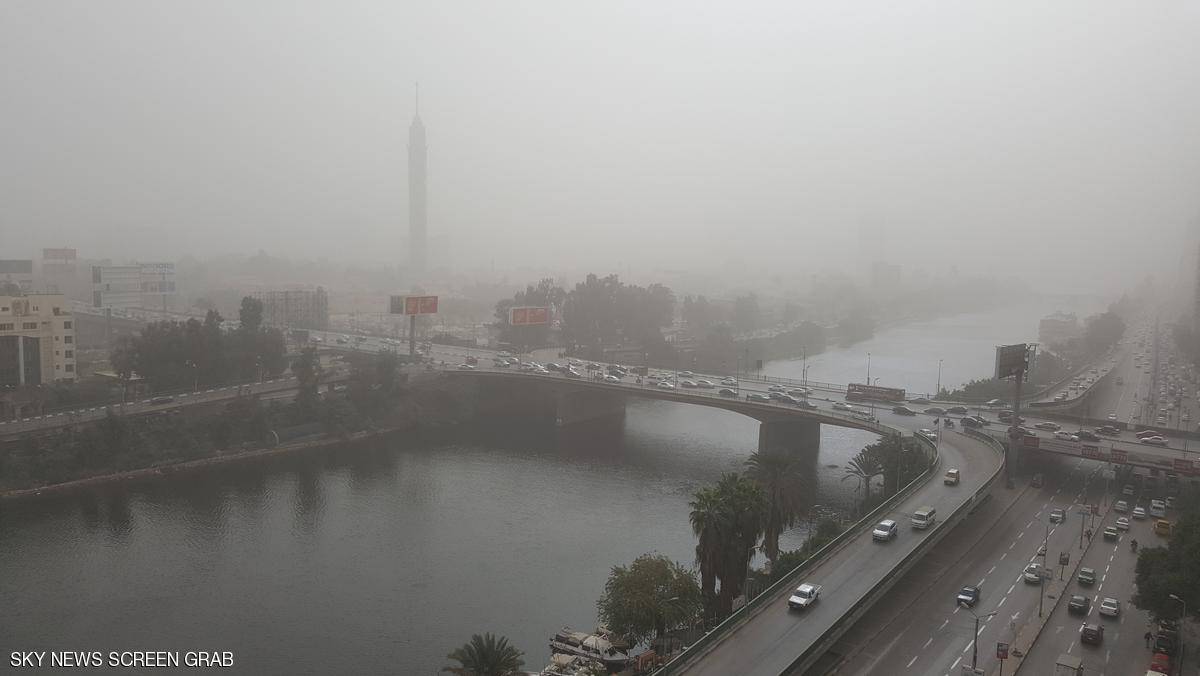 عاصفة ترابية تضرب مصر