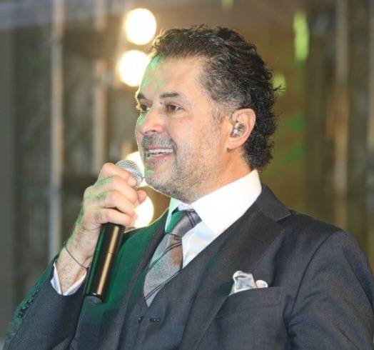 بالصور - أيمن زبيب يصعد على المسرح خلال غناء راغب علامة.. والسبب!؟