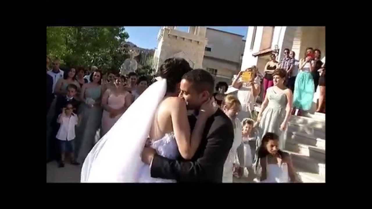 بالفيديو.. عروس لبنانية تبهرعريسها بغنائها «على بالي حبيبي»