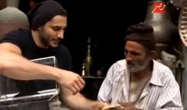 بالفيديو.. ساحر سعودي يحول فقيراً مصرياً إلى ثري