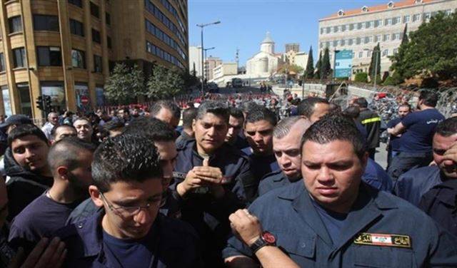 متطوّعو الدفاع المدني الى سوريا... والسياسيين يطالبونهم بالتراجع!