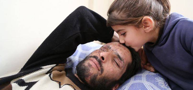 ابنة لاجئ سوري فقد سمعه وبصره في الحرب تناشد الأطباء: خذوا عينيّ وأعطوهما لوالدي
