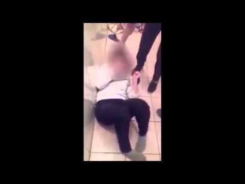 طالبات روسيات يعتدين على زميلتهن بالحمام والسبب  بالفيديو..