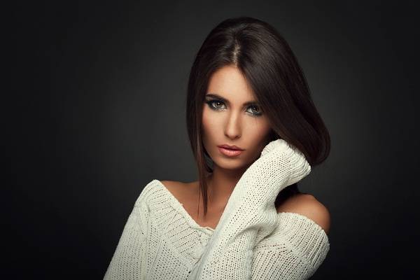 خطوات أساسية لوضع مكياج البشرة السمراء