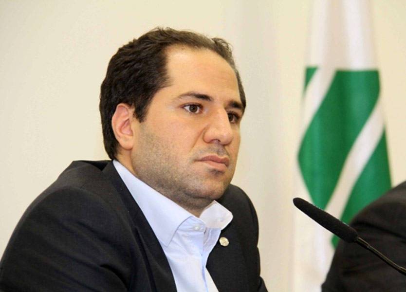 سامي الجميل يلتقي وزير المال في الصيفي