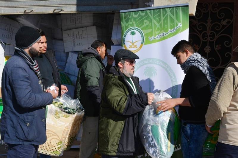 الحملة الوطنية السعودية وزعت 7936 قطعة شتوية للنازحين السوريين في شبعا