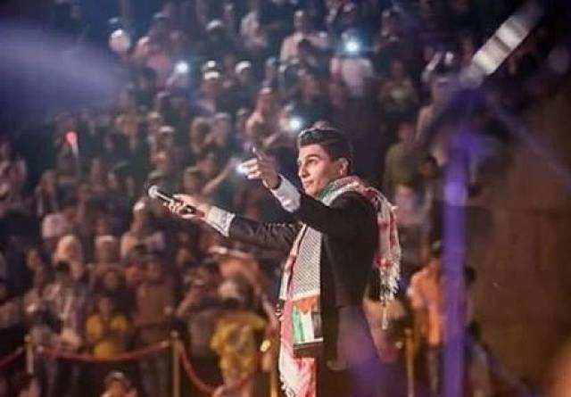 بالصور – محاصرة محمد عساف في الاردن