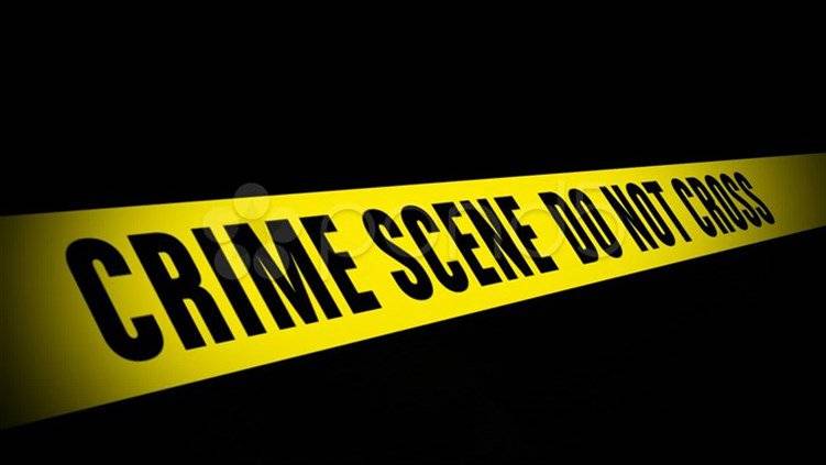 فتح باب المنزل ببطء شديد.. إليكم ما حصل معه