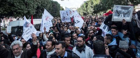 "شغل..حرية..كرامة".. هتافات تونسية أطلت من القصرين والاحتجاجات تضرب 11 مدينة