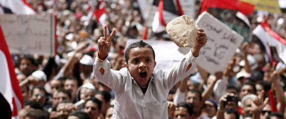 أهالي ضحايا ثورة يناير يستنكرون الهجوم عليها: إنهم يقتلون الشهداء مرتين