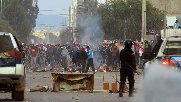 تونس تعيد الدرس.. هل تقفز التيارات الإسلامية على الحراك الاجتماعي مرة أخرى؟!