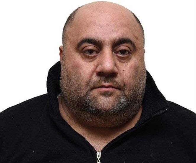 إنتحل صفة ضابط وسرق أكثر من 17000 دولار... هل وقعتم ضحيّته؟