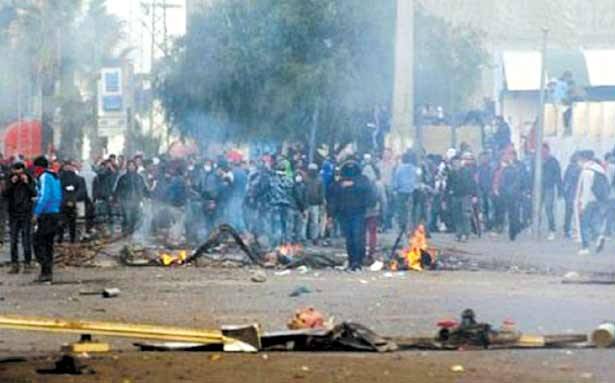 «حظر التجوال» لم يوقف الاحتجاجات الرئيس التونسي : اياد خبيثة تعبث