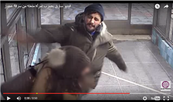 بالفيديو…سارق يضرب إمرأة لإفشالها محاولته للسرقة