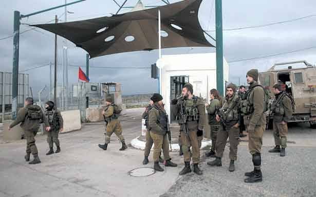 اصابة مستوطنين في عملية «دهس» فلسطينية
45 أسيراً فلسطينياً بدأوا اضراباً عن الطعام