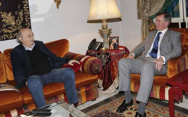 استقبل سفيري أوستراليا وبريطانيا
جنبلاط عبر «تويتر» : لا رئيس في الوقت الحاضر