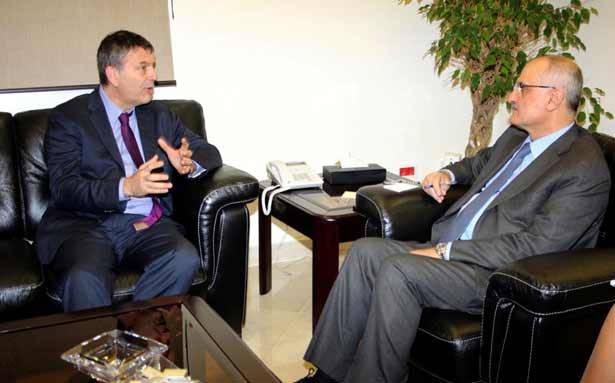 أحال على النيابة التعديات على مشاعات
خليل تابع ولازاريني المشاريع
بين «المال» وبرنامج UNDP