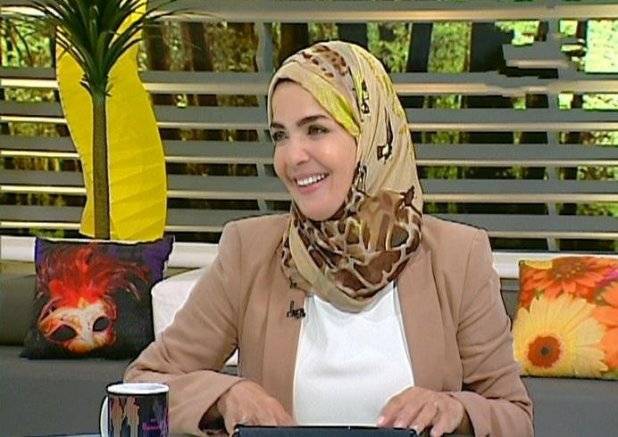 نجاة الفنانة المصرية منى عبد الغني من حادث سير مروع!