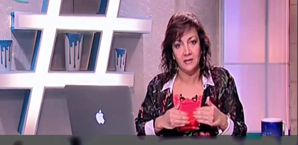 اتصال صادم!! أم تشكو ابنها: يصورني في المنزل ويبيع صوري العارية للغرباء !!