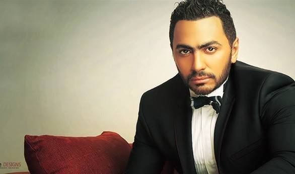 بالفيديو.. تامر حسني يتعرض لموقف محرج